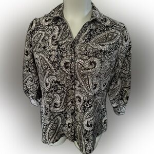 NY collection women Black and White Paisley Shirt with two pocket’s. 18w